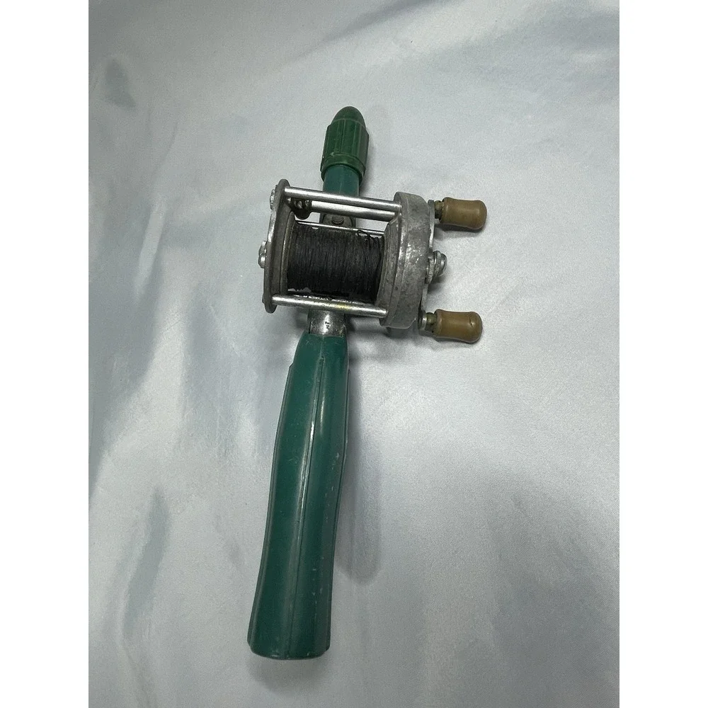 Pflueger Supreme Anti-Backlash Level Wind Bait Casting Fishing Reel -Vintage